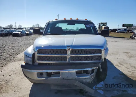 2002 Dodge Ram 3500 z USA, uszkodzony, nr VIN 3B7MC33W02M268699